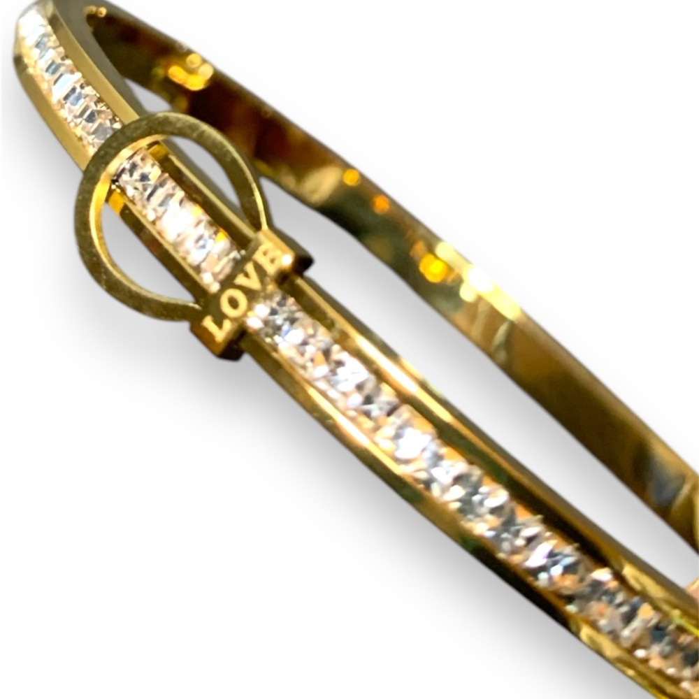 Bangle “love” 18k Gold plated stainless steel no fade women’s bracelet - Picture 3 of 3